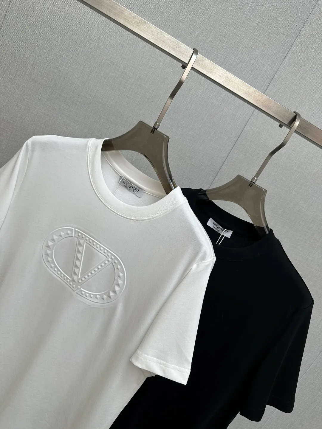Warren top quality 2026 new short sleeves! Original custom fabric, soft to the touch. Top imported private goods, fashionable design and trendy short sleeves, without losing luxury. There is no doubt about the quality. The upper body effect is awesome, luxury official website Same Style! Size M—3XL